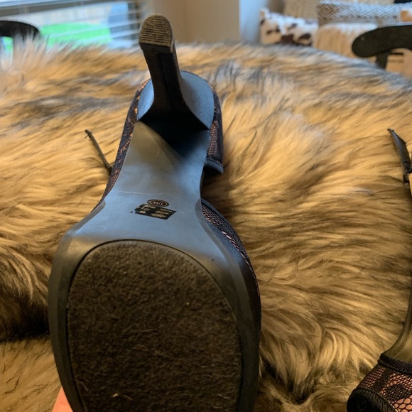 Chinese Laundry Stilettos Size 7 - Picture 3 of 7